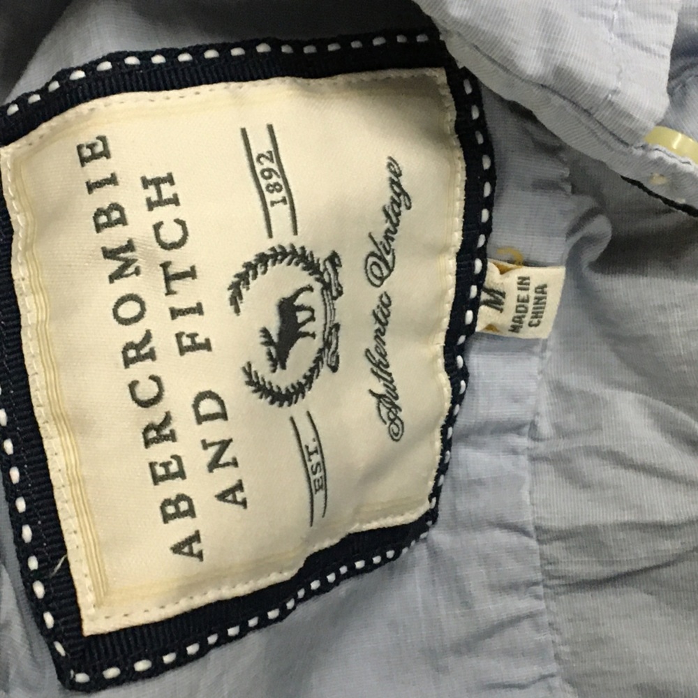 Womens Abercrombie and Fitch button up shirt. Slim fit size M